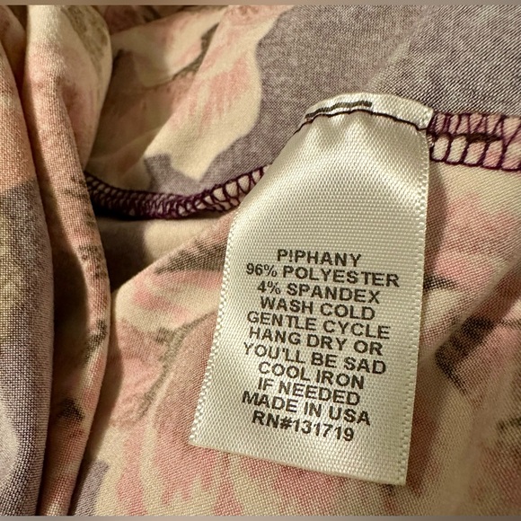 Piphany Floral V-Neck Top | 3/4 Sleeve | Purple | Medium - Picture 3 of 6